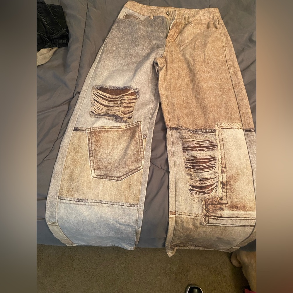 **BRAND NEW** NEVER WORN Size: 4 Tan & Gray Patchwork effect denim Jeans